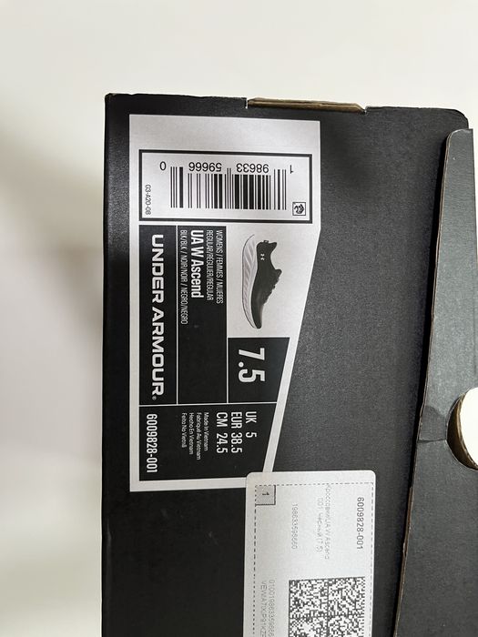 Новые кроссовки  UNDER ARMOUR  за 35 000 ₸