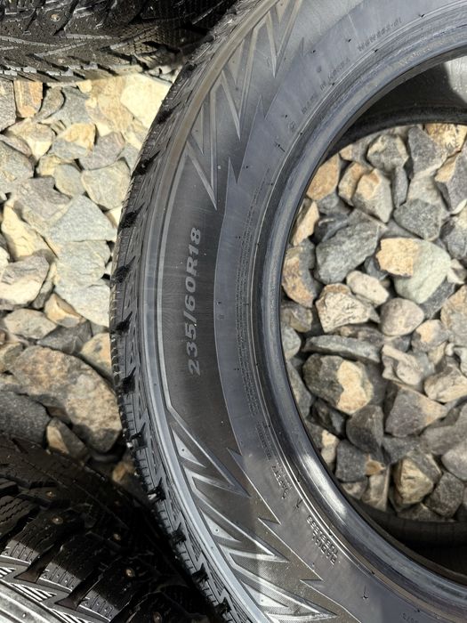 Зимние шины с шипами 235/60R18
