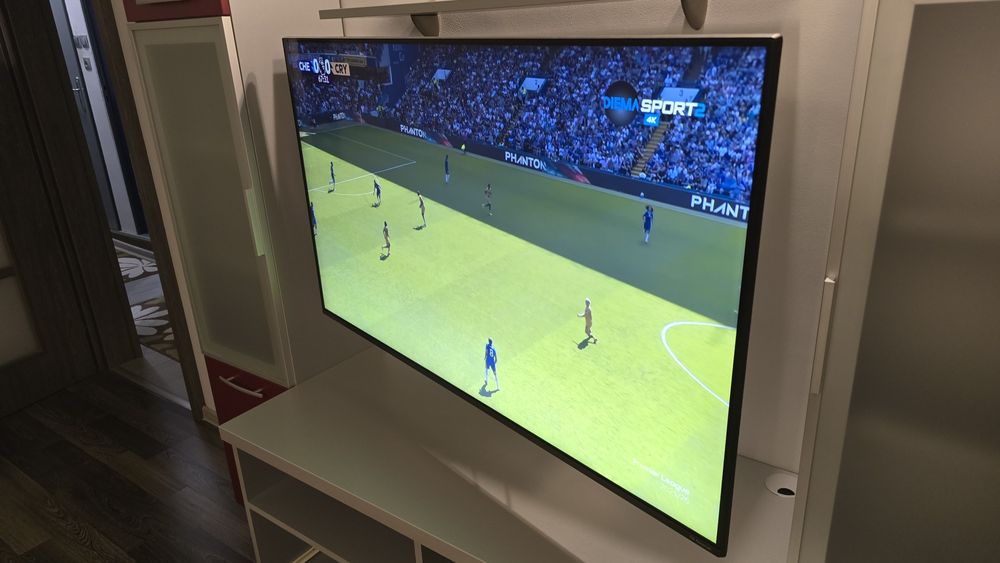 Телевизор LG, 49″  SM8200PLA, 4K Ultra HD + въртяща се стойка са стена