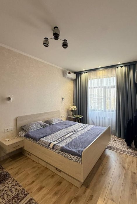 Mirobod Oybek metrosi yaqinida 1 xonali sherglikka kvartira bor