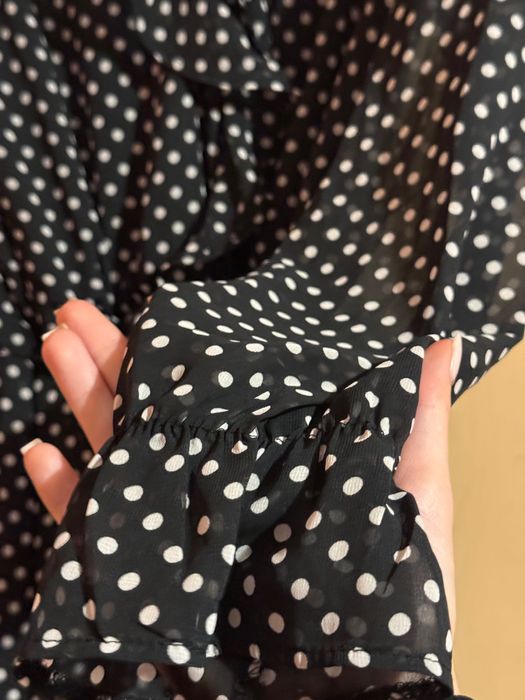 Черна рокля на точки