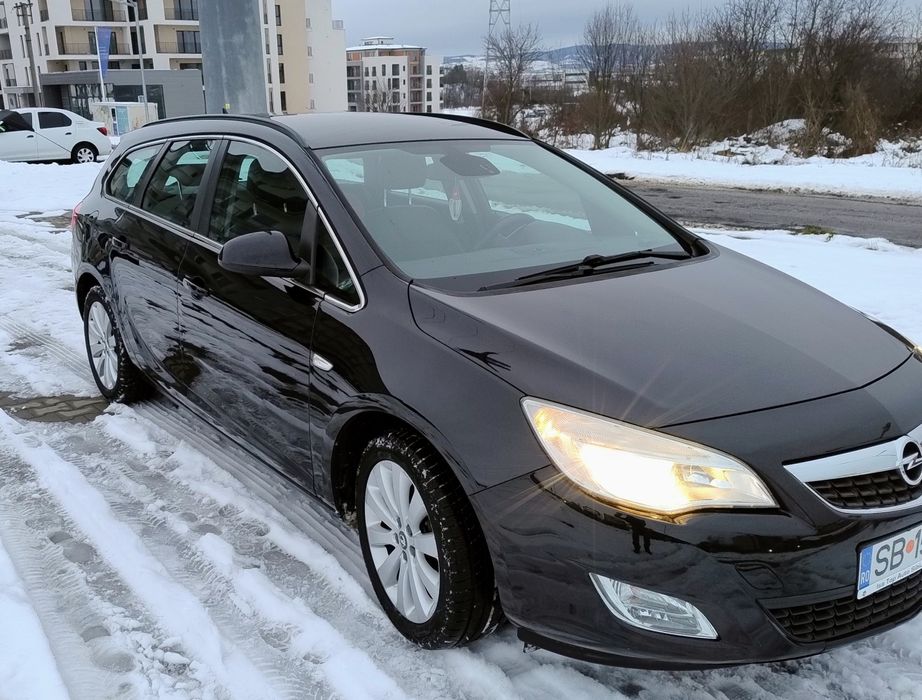 * Opel Astra J Sports Tourer *