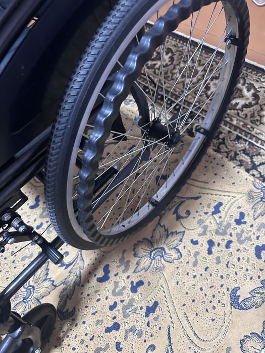 Продам инвалидную коляску