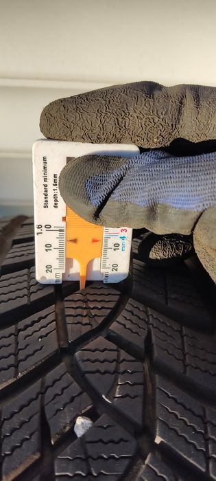 235 55 18 зимни Goodyear
