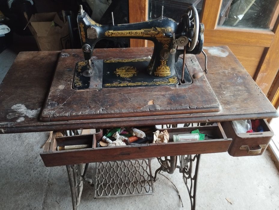 Mașină de cusut Singer model A