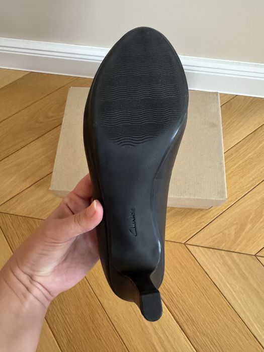 Чисто нови обувки Clarks висок ток