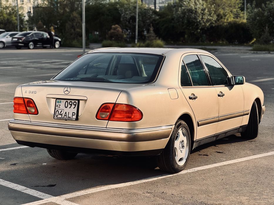Продам Mercedes E320 w210 в отличном состоянии