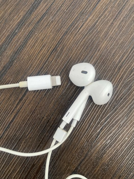 Оригинальные наушники Apple EarPods (Lightning)