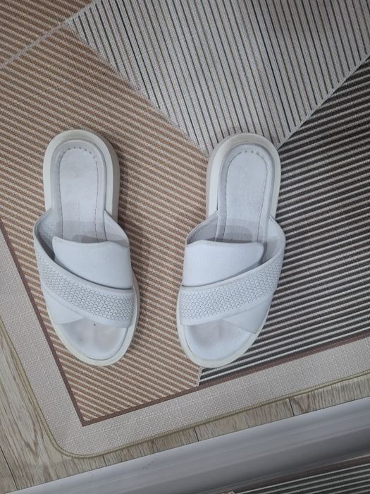 Продам шлепанцы.