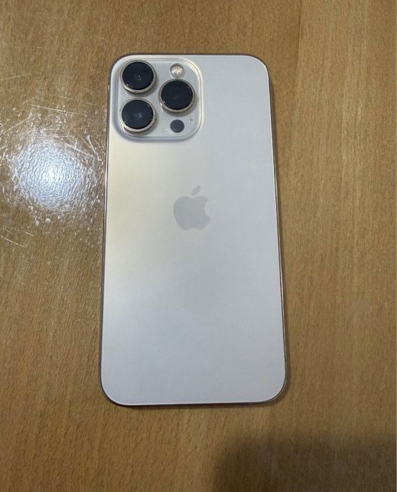 Iphone 13 pro white gold