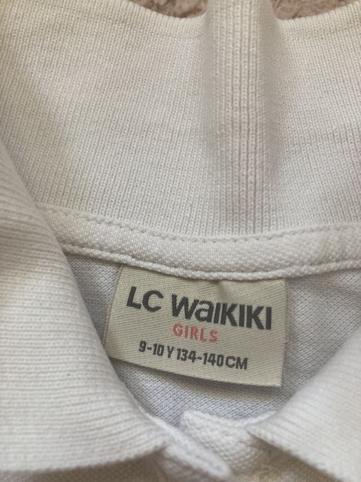 Бяла тениска с яка