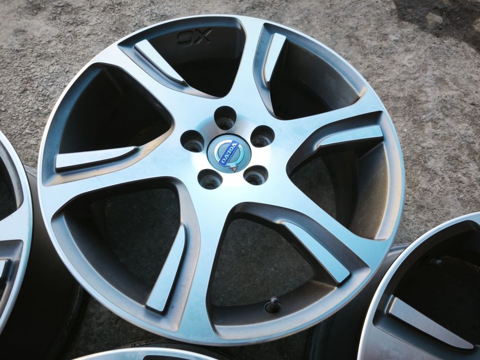 18" оригинални алуминиеви джанти за Volvo.