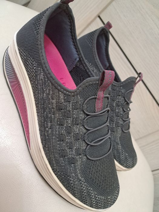 Продам новый  летний обувь