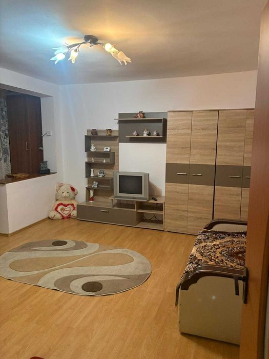 Inchiriez apartament cu doua camere în Blaj str Eroilor bl.37