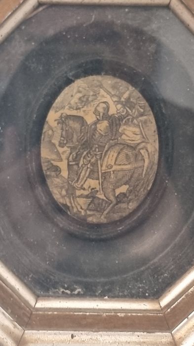 Miniatura veche in rama octogonala lemn / cavaler medieval