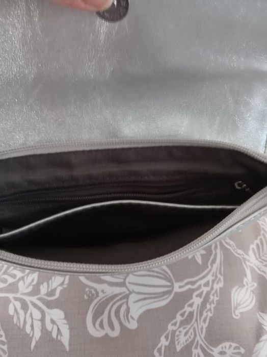 Сумка-клатч серебристая!