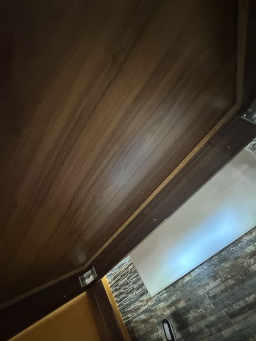 Трапезна тъмно кафява маса