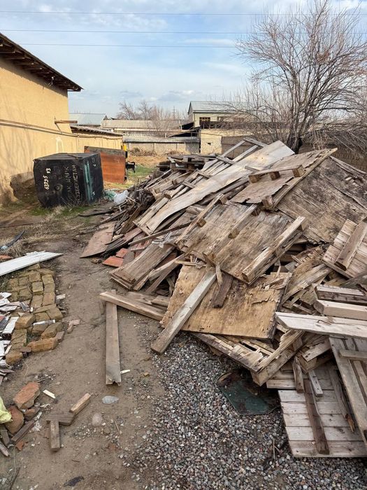 Qurilishdan qolgan taxta va otinlar sotiladi