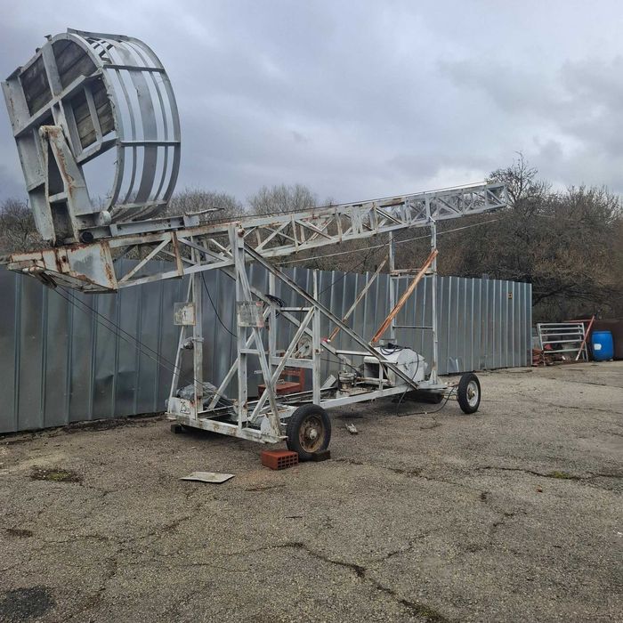 Продавам хаспел на колесар с работна височина 8м