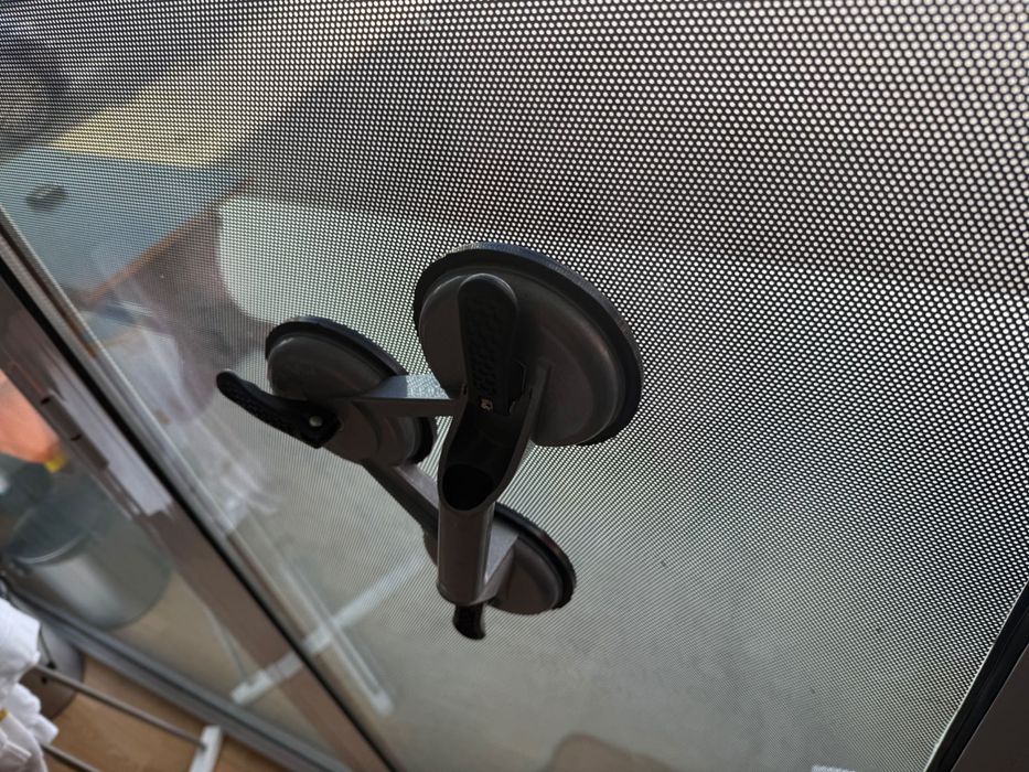 Лапи за стъкло ,за дограма и коли