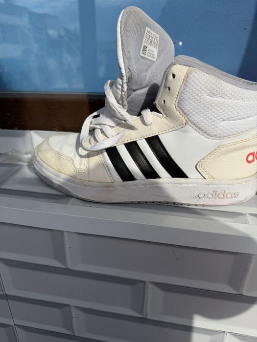 Продавам маратонки Adidas 38 номер.