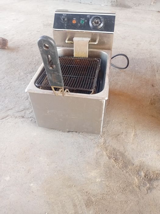 Продам фритюр 6 литров