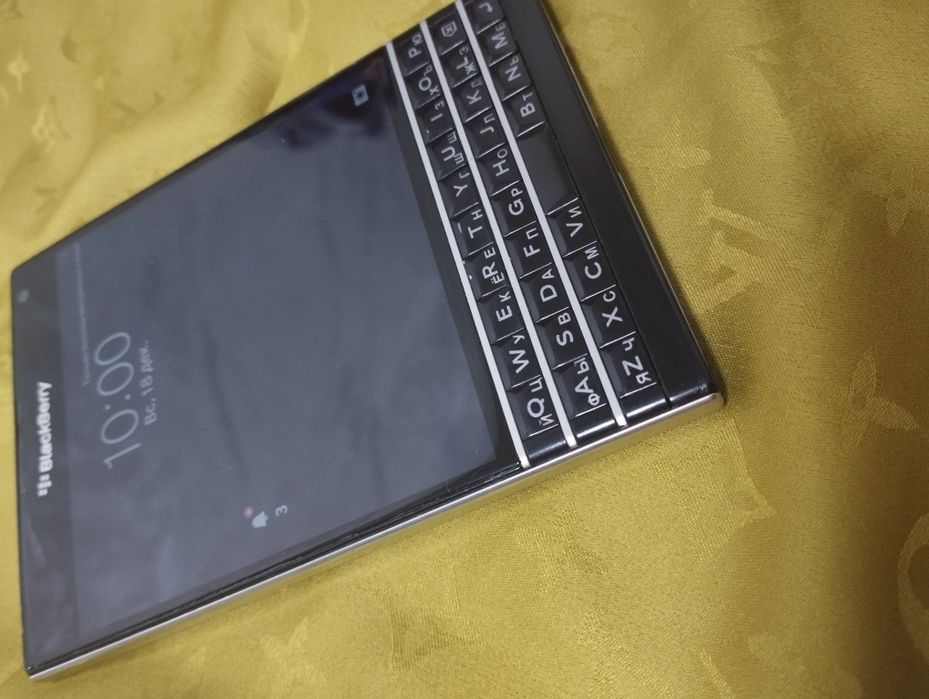 Assalom alekum Telefon Sotiladi Original Black Berry Pasport