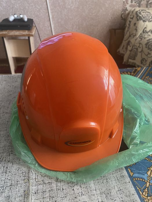 Каска рабочая новая