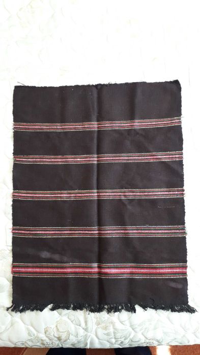 Автентични ръчно тъкани вълнени престилки