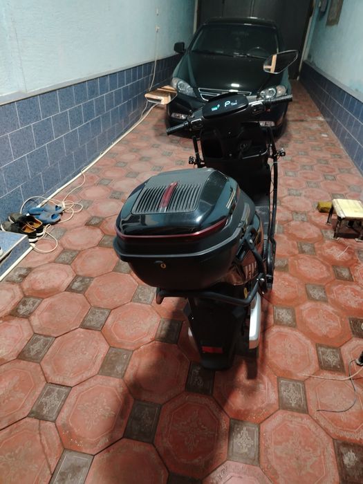 Продам электроскутер 72в 20а 6 шт аккумуляторы