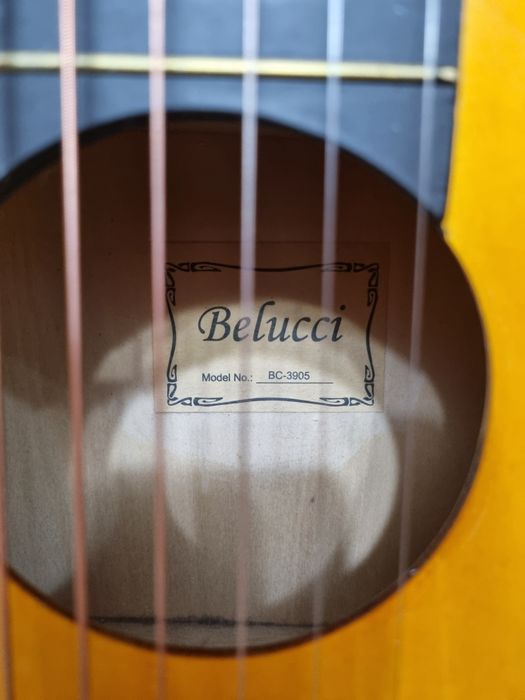 Klassik gitara Bellucci.