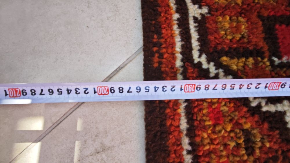 Килим с красиви орнаменти