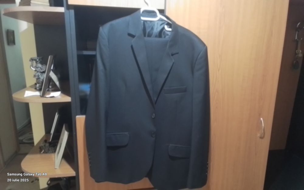 Costum pentru barbati