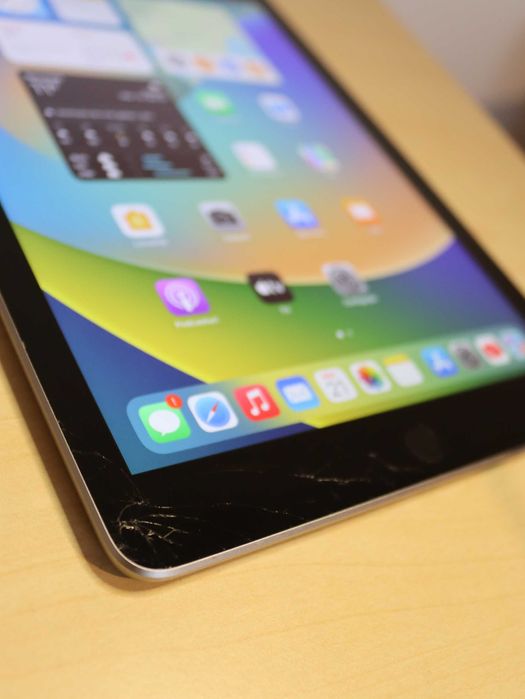 iPad 5 128GB Space Grey