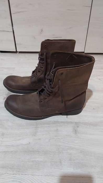 Vând ghete din piele