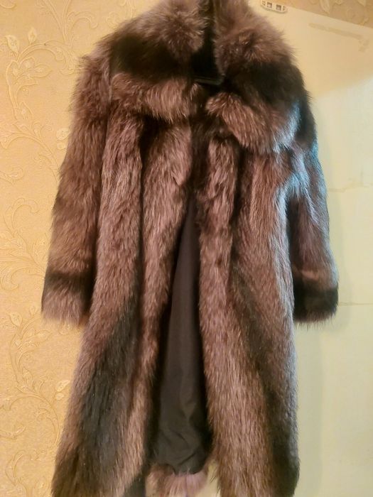 Продам шубу из меха енота.