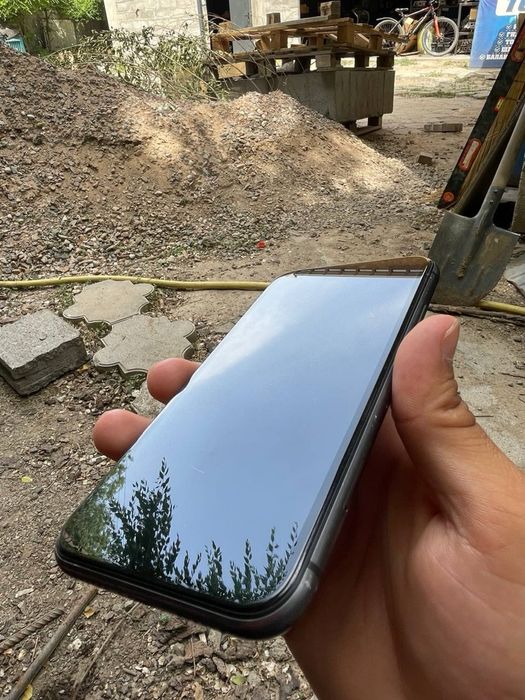 Прадам айфон 11 в нормальном состояние