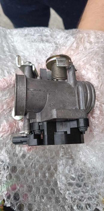 Дросел клапа      .