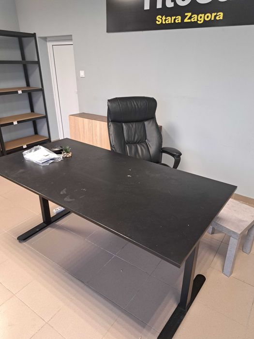 За офиса маси,столове и стелажи