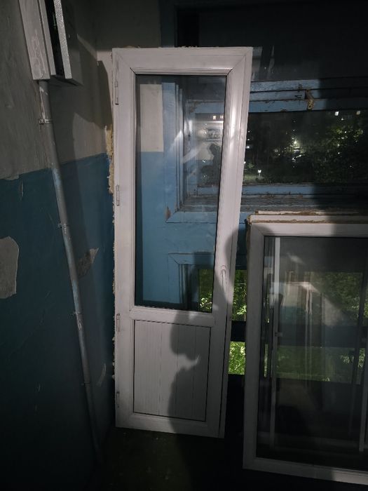 Продам б/у окна 2шт и дверь с окном