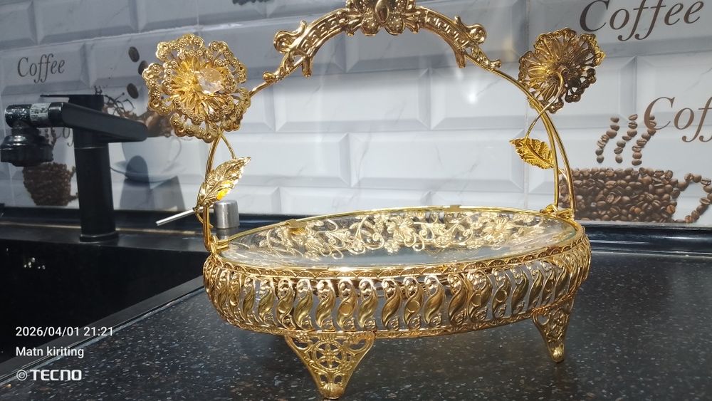 ajoyib dekorativ vaza