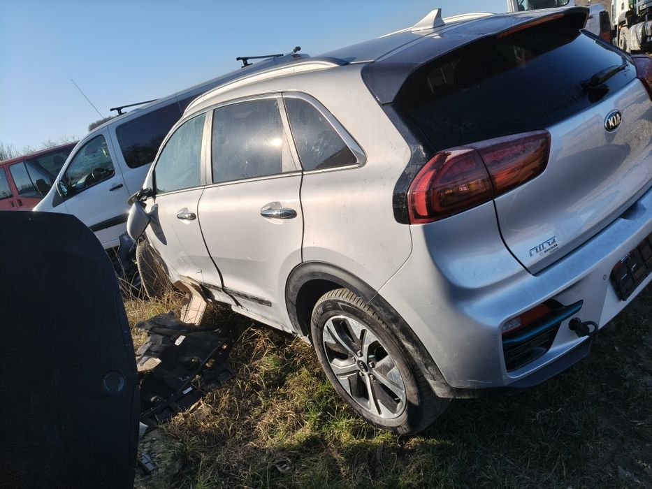 Vând sau dezmembrez KIA Niro full electric 2020 204 CP 64kw 96000 km.