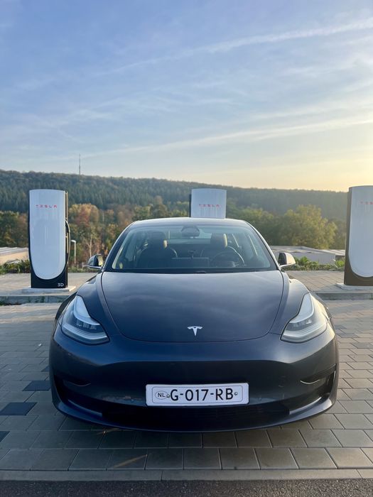 TESLA Model 3 2019 — imagine 4