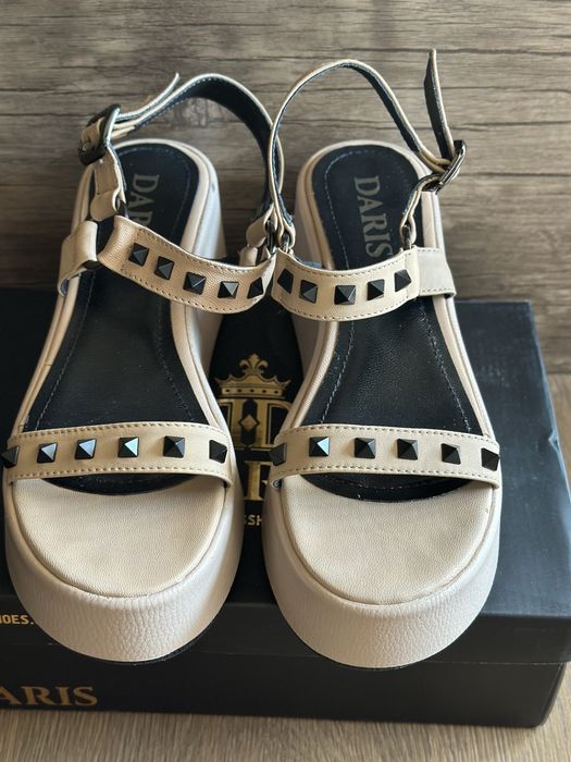 Обувки от магазин Daris.