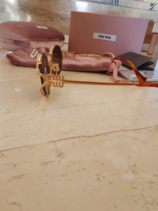 Ochelari de soare miu miu