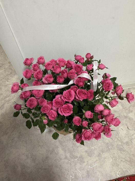 Именной букет и кустовые розы