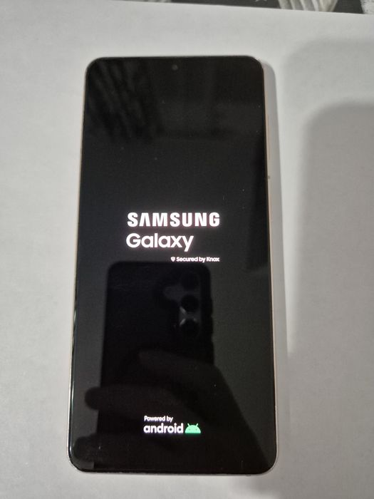 Продам телефон S21