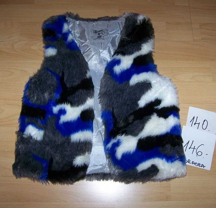 Fuste ,vesta de blana