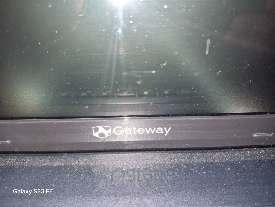 vând laptop Gatewaiy pentru piese
