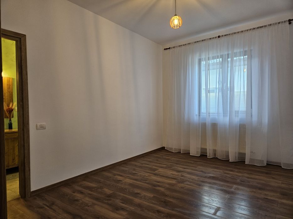 Proprietar vând casă nouă, la cheie